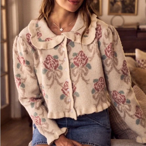 FLORAL PATTERNED RUFFLED COQUETTE BUTTON DOWN
SWEATER CARDIGAN - Picture 4 of 9